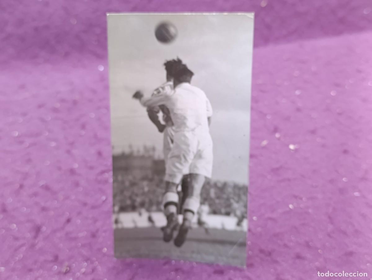 Sports collectibles: 1934, Fotograf&iacute;a de deporte de archivo, F&uacute;tbol, Ciriaco Errasti, despeje de cabeza, sello Serrano
