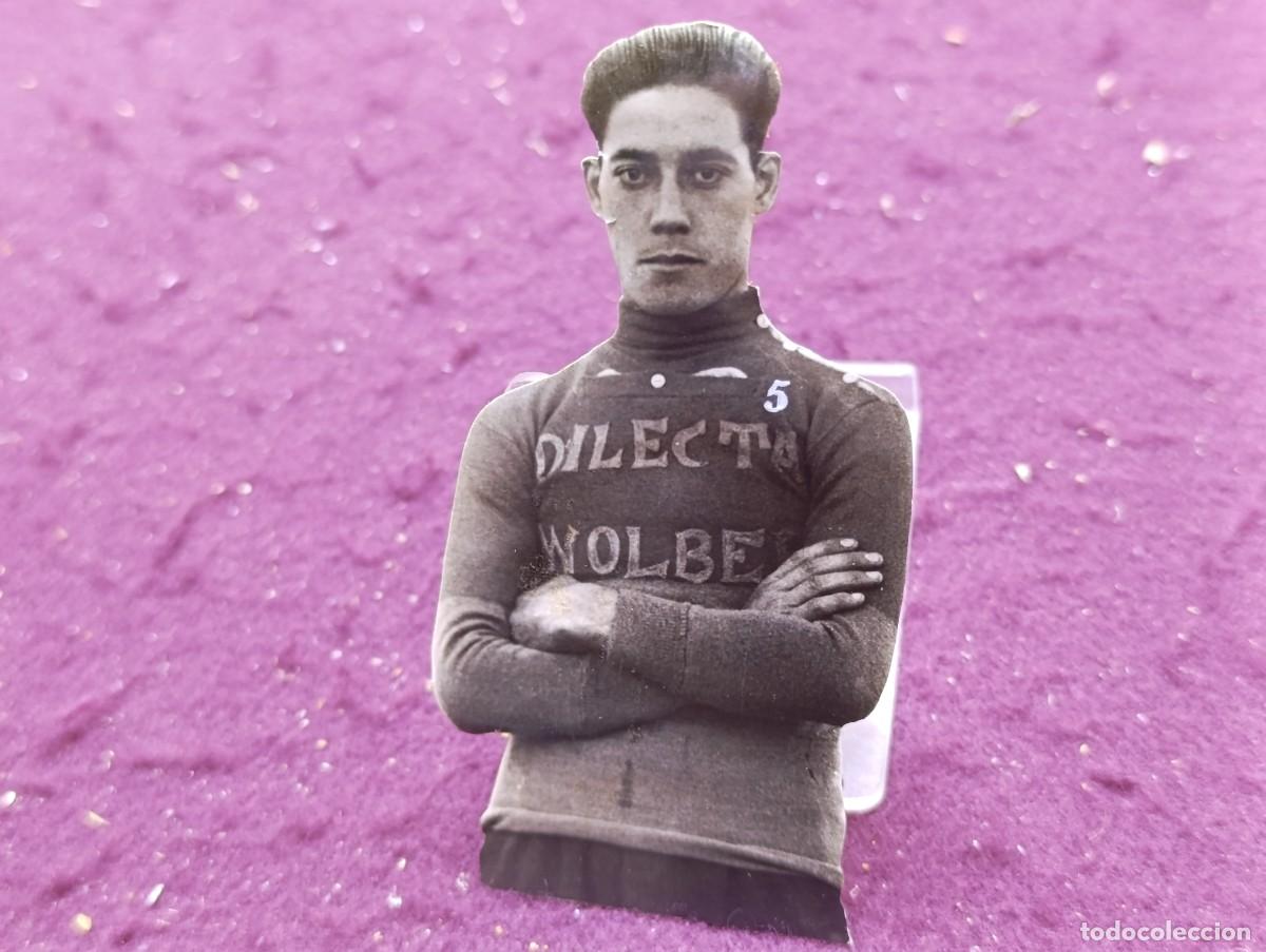 Sports collectibles: 1933, Retrato Troquelado Original, ciclismo, Luciano Montero (Maillot Dilecta), Rep&uacute;blica, Cr&oacute;nica