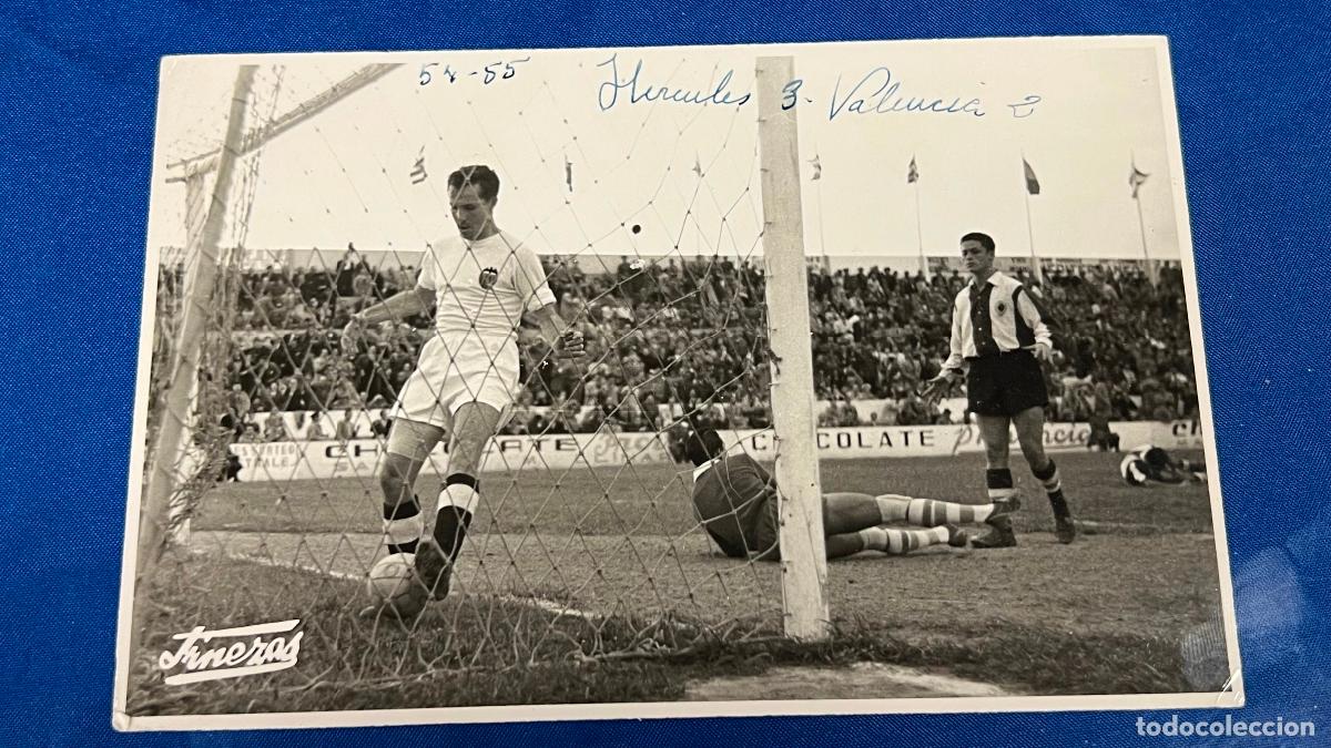 Sammelleidenschaft Sport: Fotografia original Finezas a&ntilde;o 1954 1955 partido futbol HERCULES VALENCIA SELLADA