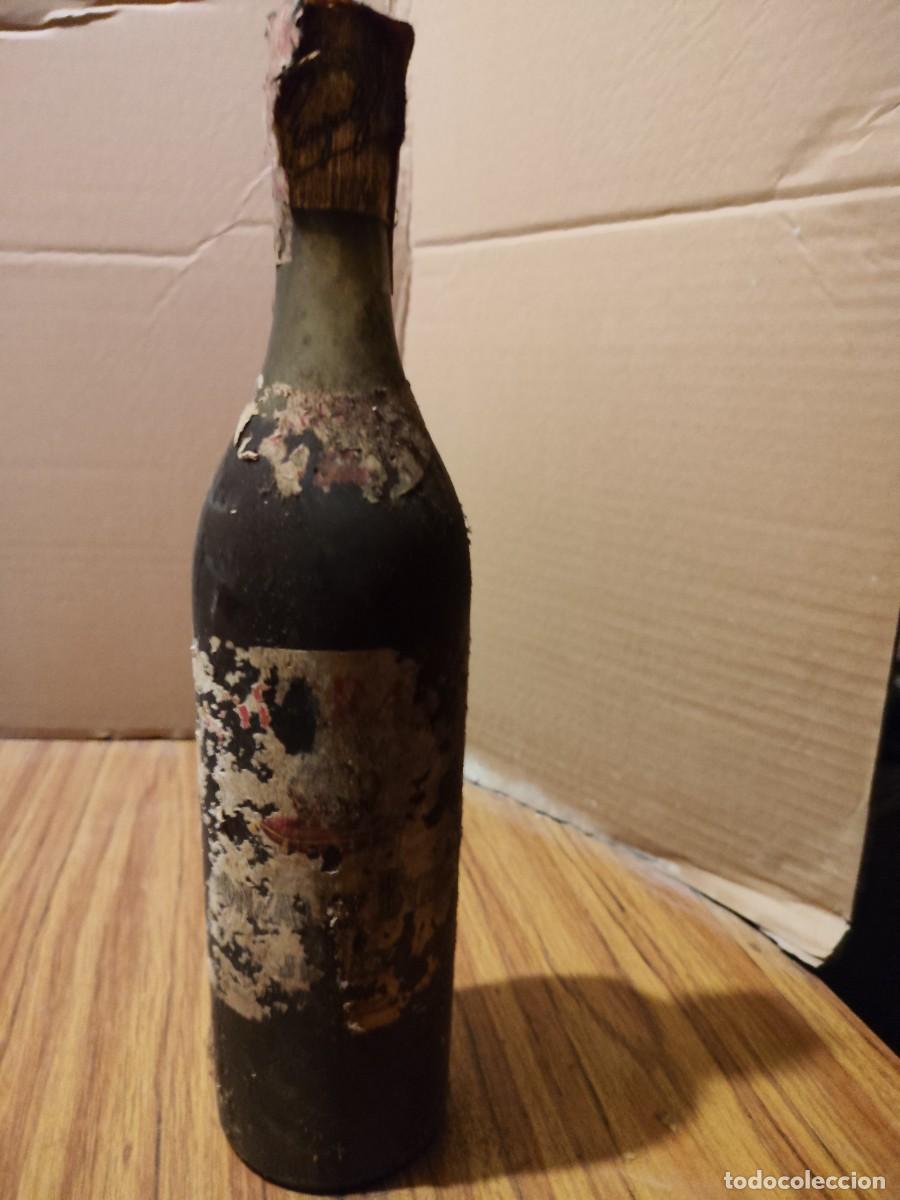 Coleccionismo deportivo: Botella antigua Brandy Soberano &ndash; cerrada y con precinto original