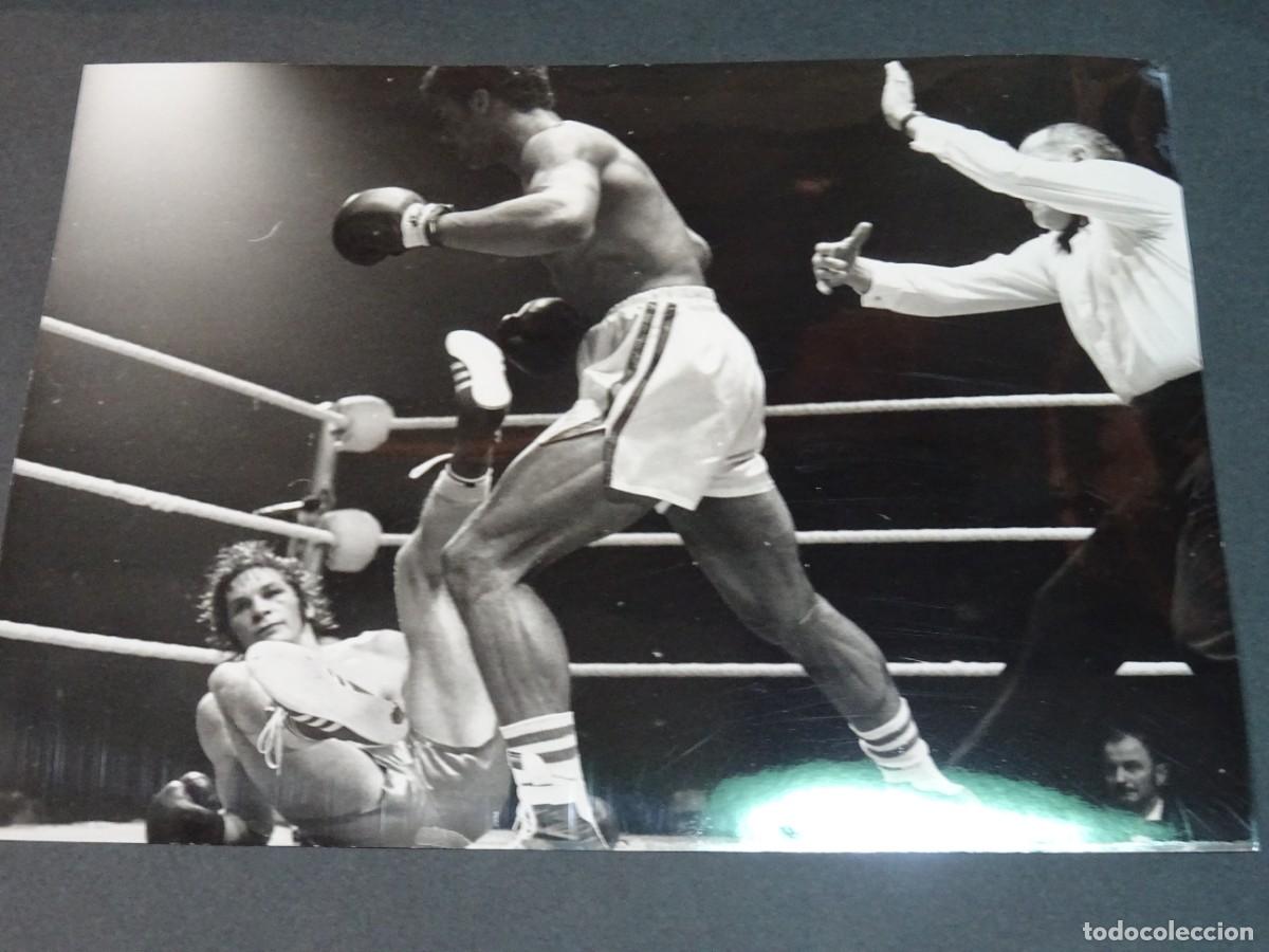 Coleccionismo deportivo: Fotograf&iacute;a Original de boxeador combate en Francia John Conteh / Rudi Schmidtke