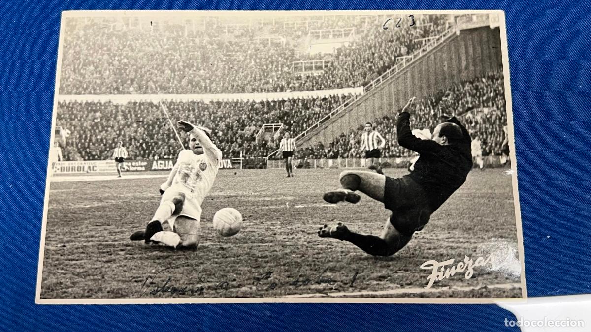 Coleccionismo deportivo: Fotografia original Finezas a&ntilde;o 1962/63 partido futbol VALENCIA CORDOBA SELLADA