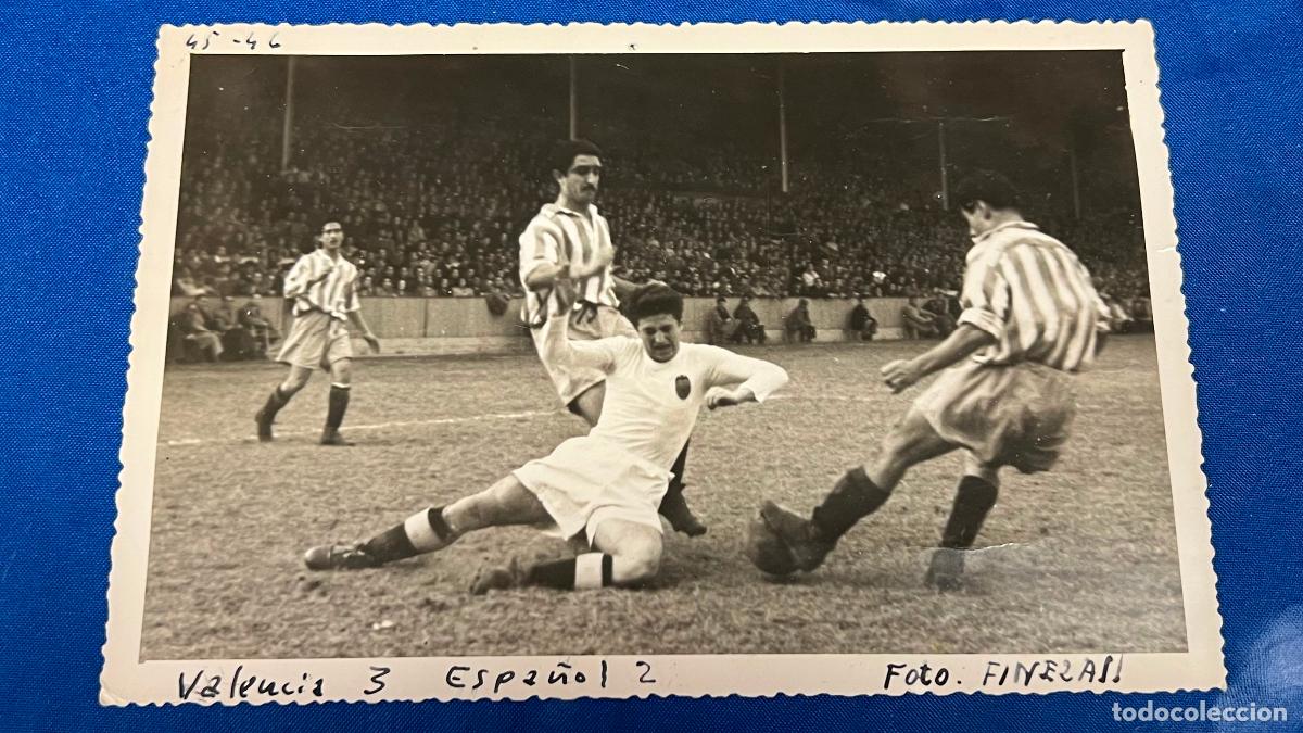Coleccionismo deportivo: Fotografia original Finezas a&ntilde;os 1945/46 partido futbol valencia espa&ntilde;ol