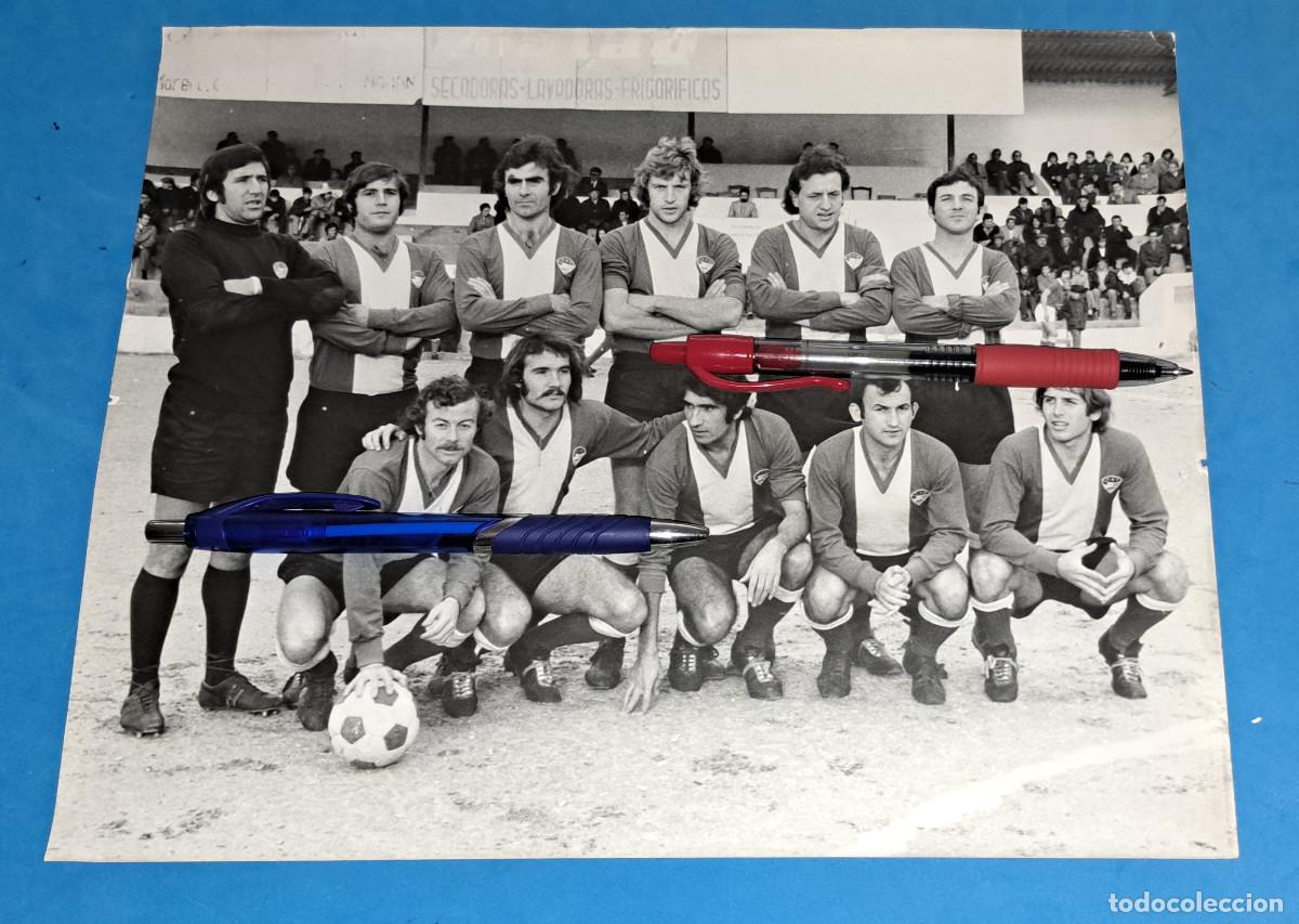 Coleccionismo deportivo: S.D. MAHON - FOTOGRAF&Iacute;A ORIGINAL - TEMP. 1973/74 - Medidas; 29 x 23 cms.
