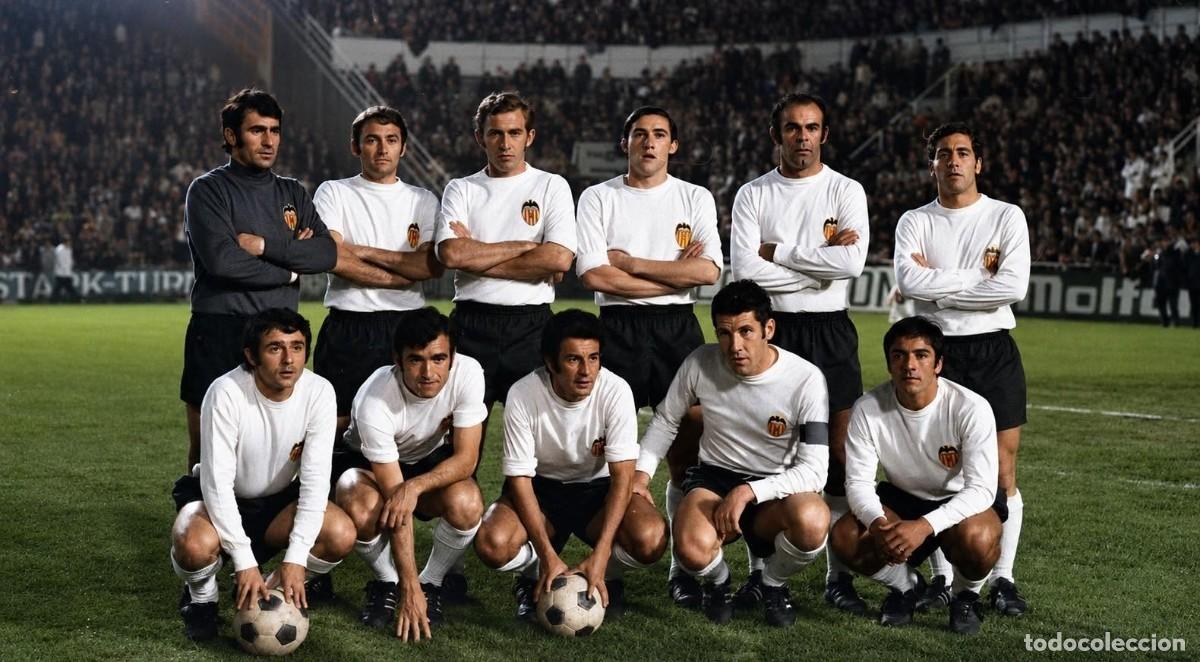Coleccionismo deportivo: VALENCIA C.F. ALINEACI&Oacute;N PARTIDO AMISTOSO 1971 EN MESTALLA VS PARTIZ&Aacute;N. FOTO