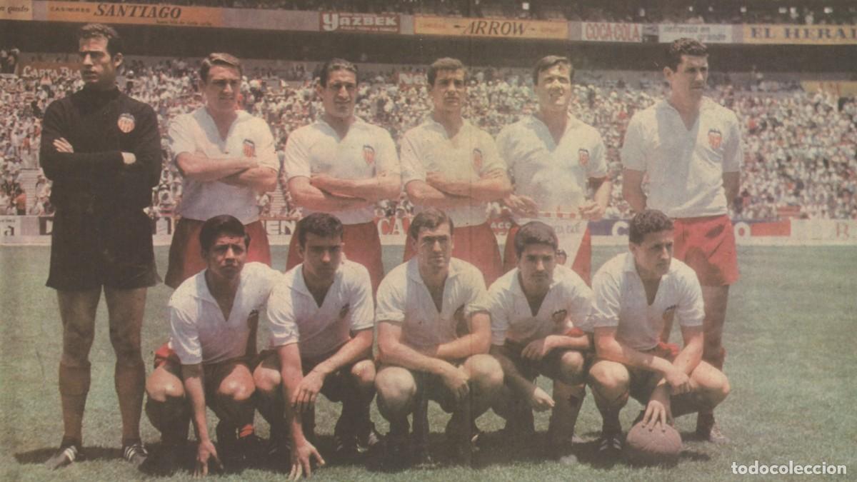 Coleccionismo deportivo: VALENCIA C.F. ALINEACI&Oacute;N PARTIDO AMISTOSO 1966 EN EL AZTECA VS NECAXA. FOTO