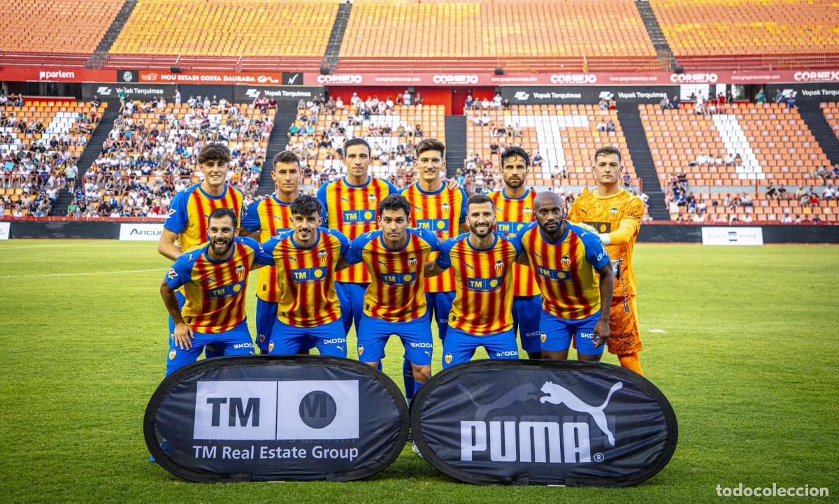 Coleccionismo deportivo: VALENCIA C.F. ALINEACI&Oacute;N PARTIDO AMISTOSO 2025 EN TARRAGONA VS O. MARSELLA. FOTO