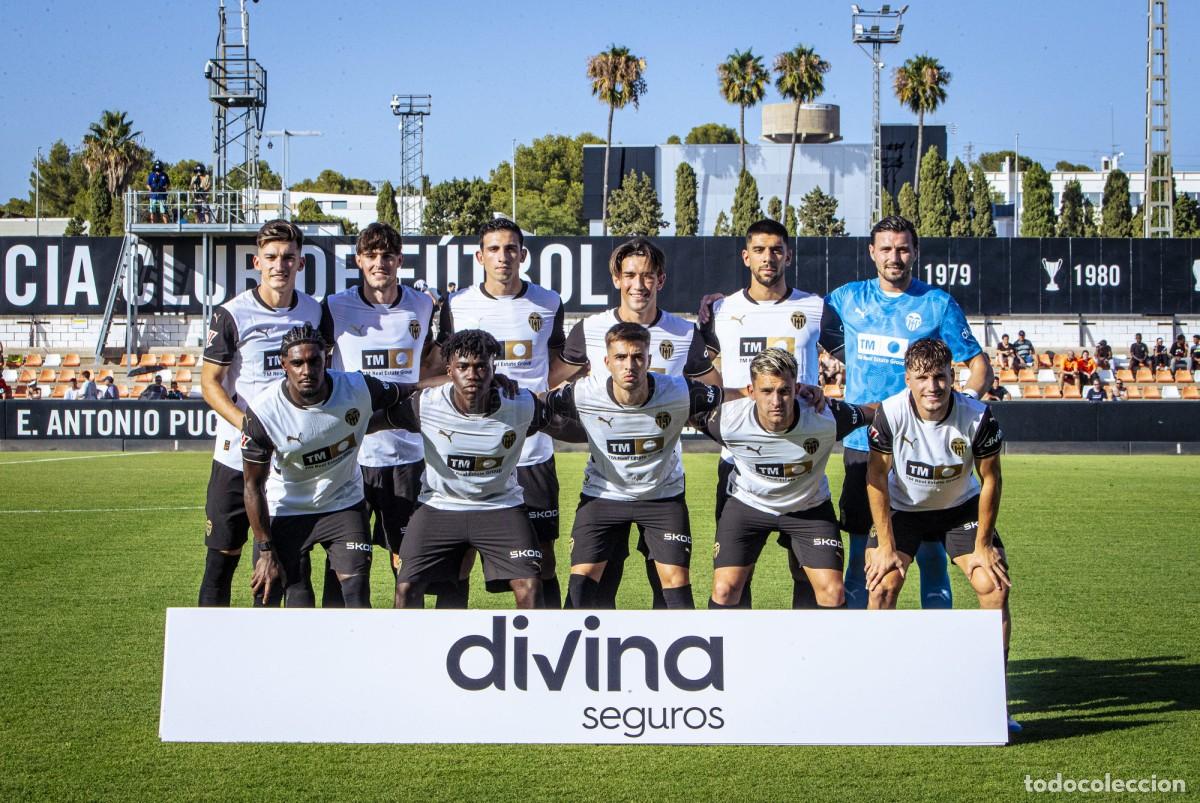 Coleccionismo deportivo: VALENCIA C.F. ALINEACI&Oacute;N PARTIDO AMISTOSO 2024 EN LA CIUDAD DEPORTIVA PATERNA VS EL CASTELL&Oacute;N. FOTO