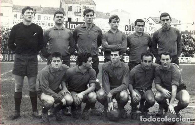 Coleccionismo deportivo: AT. OSASUNA. ALINEACI&Oacute;N PARTIDO DE LIGA 1966-1967 EN EL MOLIN&Oacute;N VS EL FERROL. FOTO