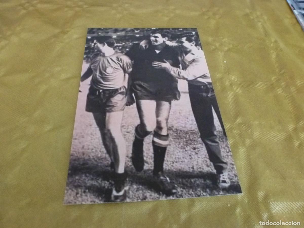 Coleccionismo deportivo: FOTO MATE (11 X 15) FOTO MATE (11 X 15) IRIBAR EN LA FINAL EUROCOPA 1964