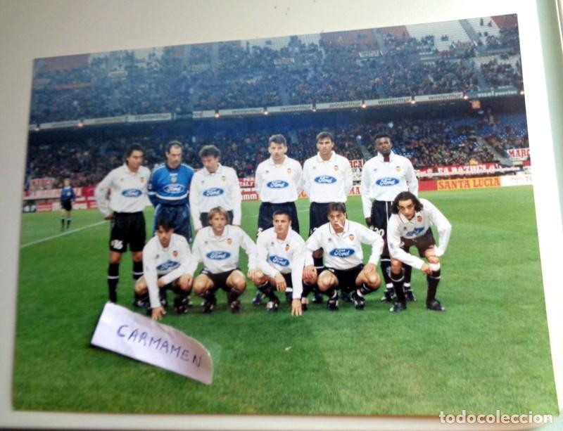Coleccionismo deportivo: FOTOGRAF&Iacute;A ORIGINAL F&Uacute;TBOL LIGA 97/98 ALINEACI&Oacute;N VALENCIA CF ESTADIO VICENTE CALDER&Oacute;N ATL&Eacute;TICO