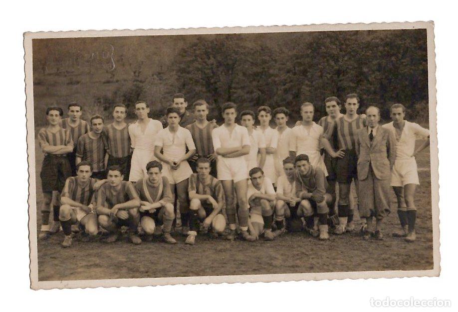Coleccionismo deportivo: TARJETA POSTAL FOTOGRAFICA EQUIPO FUTBOL. GIPUZKOA. A&Ntilde;O 1940