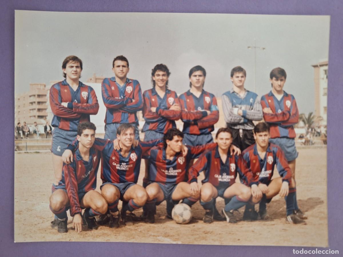 Coleccionismo deportivo: FOTOGRAFIA EQUIPO FUTBOL LEVANTE UD CAMPO PLAYA MALVARROSA VALENCIA