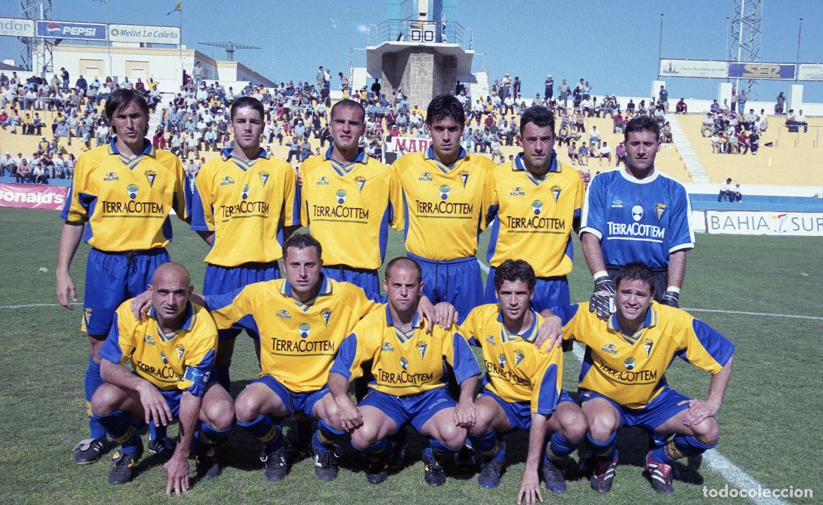 Coleccionismo deportivo: FOTO POSTAL C&Aacute;DIZ CF 2001/02