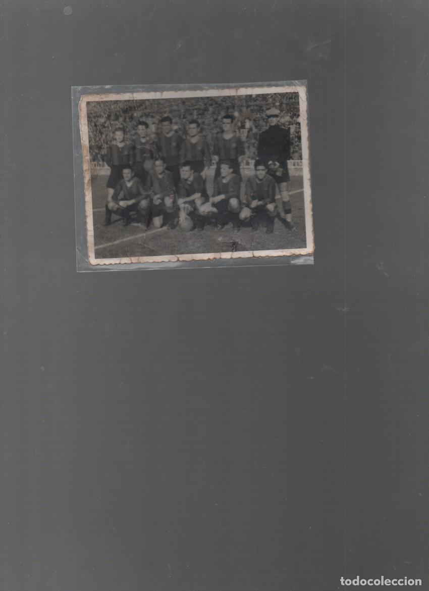 Coleccionismo deportivo: FOTO DEL F.C. BARCELONA. SEG&Uacute;N ANTIGUO PROPIETARIO DE 1952 (?)