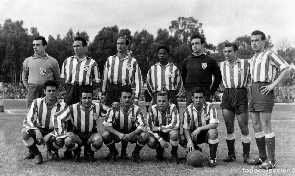 Coleccionismo deportivo: FOTO POSTAL AT. TETU&Aacute;N 1951/52