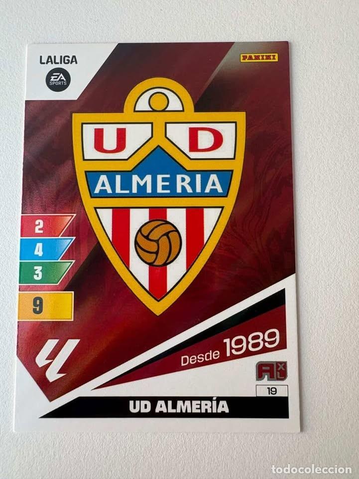 Coleccionismo deportivo: Escudo Almer&iacute;a 19 Adrenalyn 2023-24