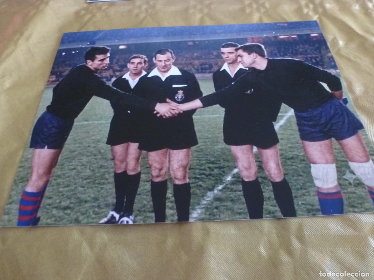 Coleccionismo deportivo: FOTO MATE (15 X 20) SADURNI (BAR&Ccedil;A) Y JOANET(DEPOR)-CAPITANES EN UN FC BARCELONA-CORU&Ntilde;A