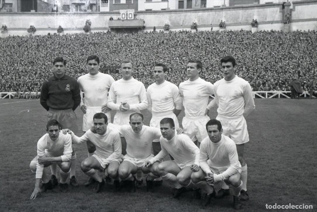 Coleccionismo deportivo: R. MADRID. ALINEACI&Oacute;N PARTIDO C. GENERAL&Iacute;SIMO 1960-1961 EN SAN MAM&Eacute;S VS ATH. BILBAO. FOTO