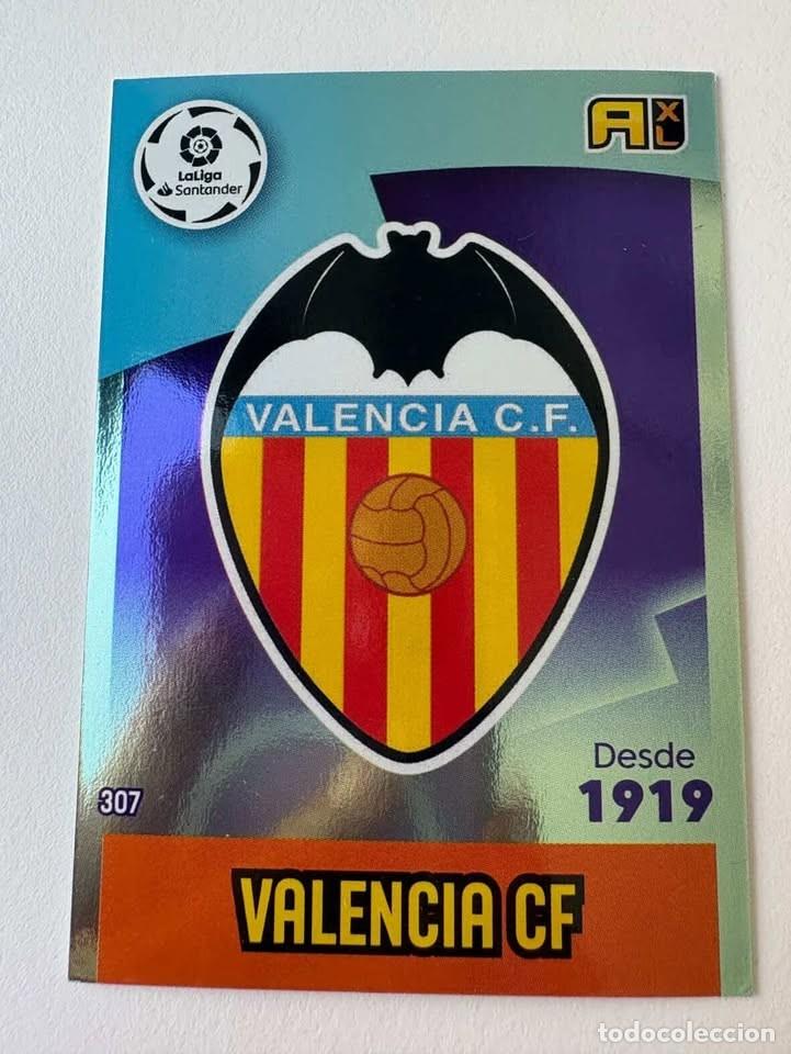 Coleccionismo deportivo: Escudo Valencia 307 Adrenalyn 2020-21