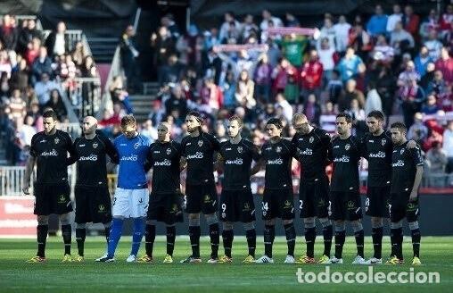 Coleccionismo deportivo: VALENCIA C.F. ALINEACI&Oacute;N PARTIDO DE LIGA 2011-2012 EN LOS C&Aacute;RMENES VS EL GRANADA. FOTO