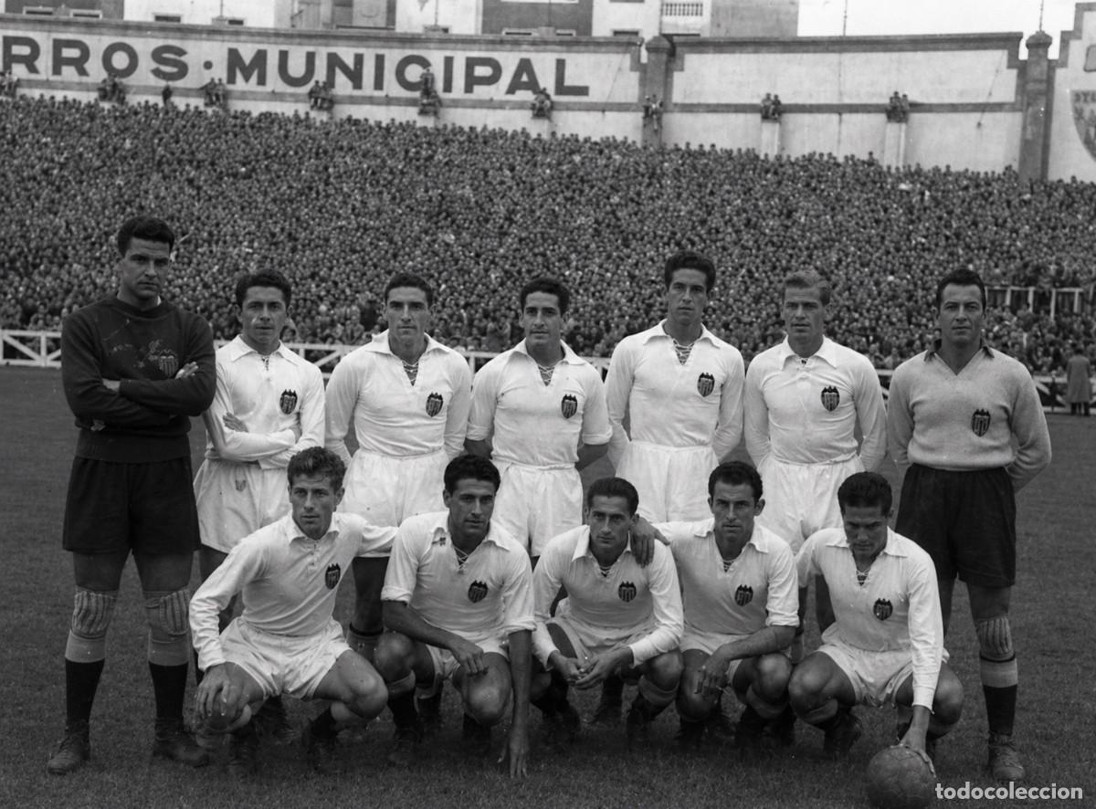 Coleccionismo deportivo: VALENCIA C.F. ALINEACI&Oacute;N PARTIDO DE LIGA 1952-1953 EN SAN MAM&Eacute;S VS ATH. BILBAO. FOTO