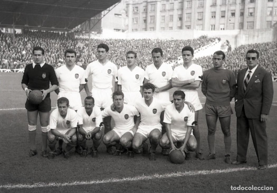 Coleccionismo deportivo: VALENCIA C.F. ALINEACI&Oacute;N PARTIDO DE LIGA 1957-1958 EN SAN MAM&Eacute;S VS ATH. BILBAO. FOTO