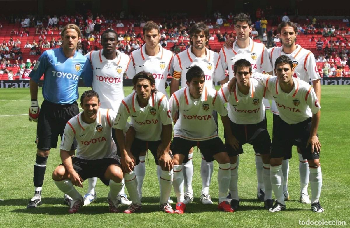 Coleccionismo deportivo: VALENCIA C.F. ALINEACI&Oacute;N PARTIDO AMISTOSO 2007 EN EL VS PAR&Iacute;S S.G. FOTO