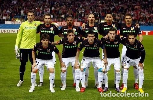 Coleccionismo deportivo: VALENCIA C.F. ALINEACI&Oacute;N PARTIDO EUROPA LEAGUE 2009-2010 EN EL CALDER&Oacute;N VS AT. MADRID. FOTO