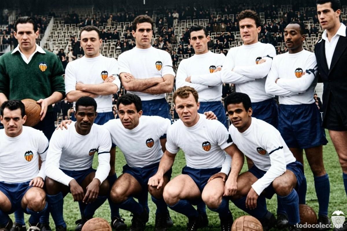 Coleccionismo deportivo: VALENCIA C.F. ALINEACI&Oacute;N PARTIDO AMISTOSO 1960 EN MESTALLA VS BERLINER SL FOTO