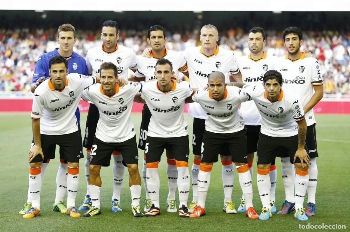 Coleccionismo deportivo: VALENCIA C.F. ALINEACI&Oacute;N PARTIDO AMISTOSO 2013 EN MESTALLA VS EL MIL&Aacute;N. FOTO