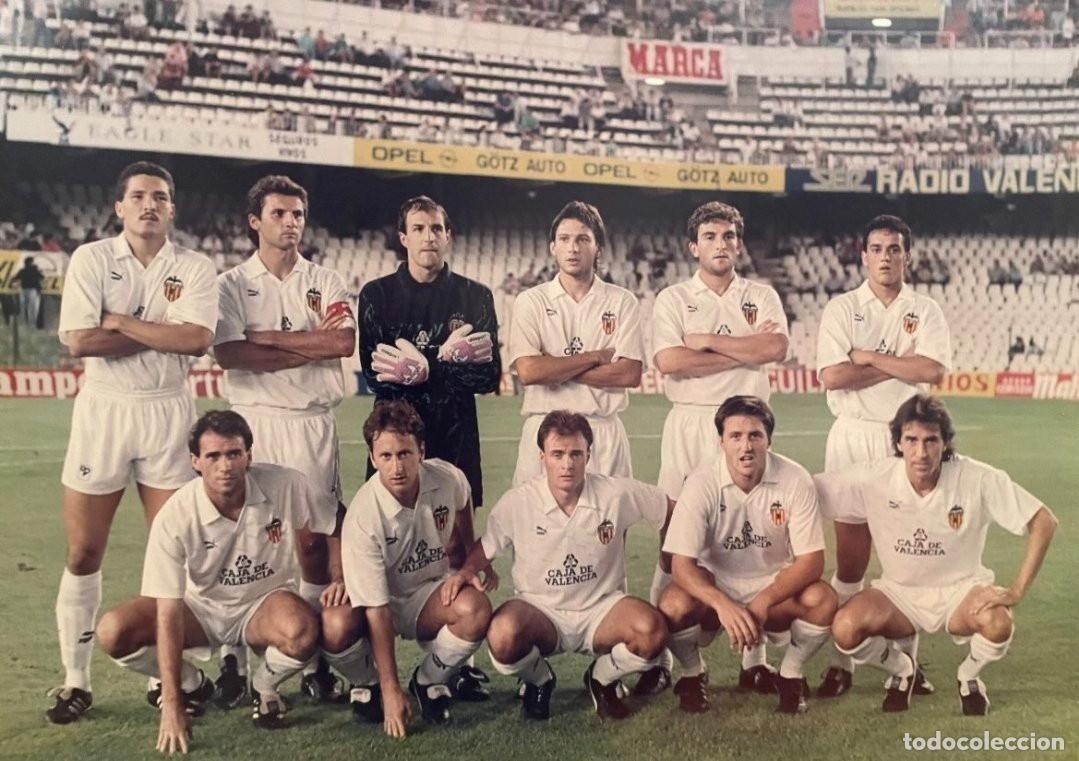 Coleccionismo deportivo: VALENCIA C.F. ALINEACI&Oacute;N PARTIDO COPA DEL REY 1991-1992 EN MESTALLA VS EL ARNEDO. FOTO