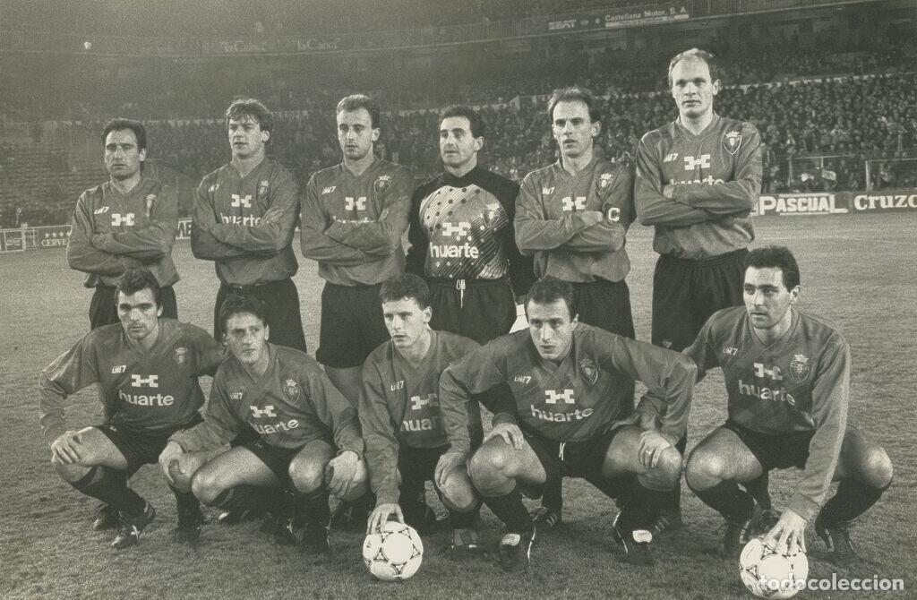 Coleccionismo deportivo: AT. OSASUNA. ALINEACI&Oacute;N PARTIDO DE LIGA 1991-1992 EN EL BERNAB&Eacute;U VS R. MADRID. FOTO