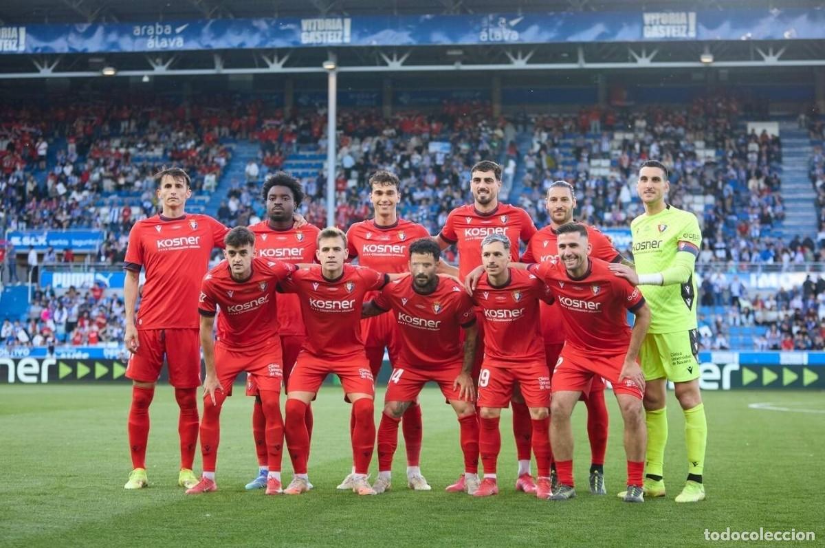 Coleccionismo deportivo: AT. OSASUNA. ALINEACI&Oacute;N PARTIDO DE LIGA 2024-2025 EN MENDIZORROZA VS ALAV&Eacute;S. FOTO