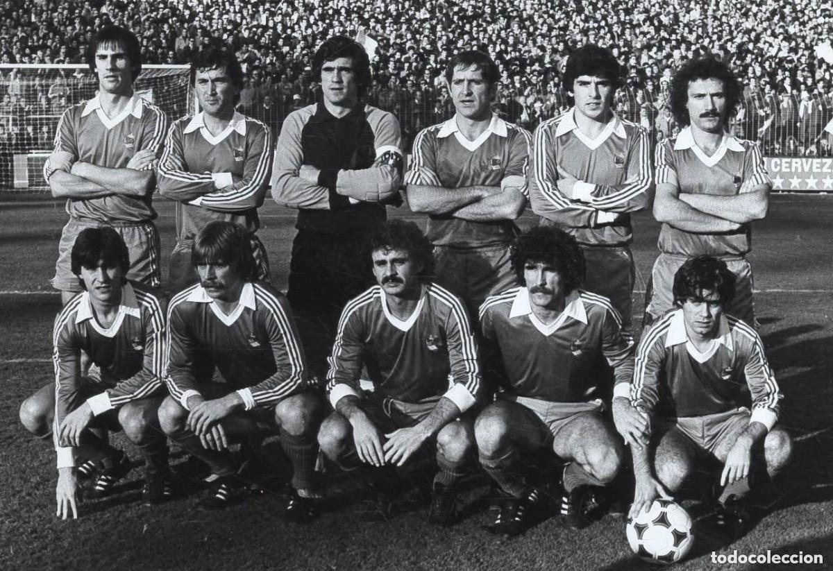 Coleccionismo deportivo: R. SOCIEDAD. ALINEACI&Oacute;N PARTIDO DE LIGA 1980-1981 EN EL BERNAB&Eacute;U VS R. MADRID. FOTO