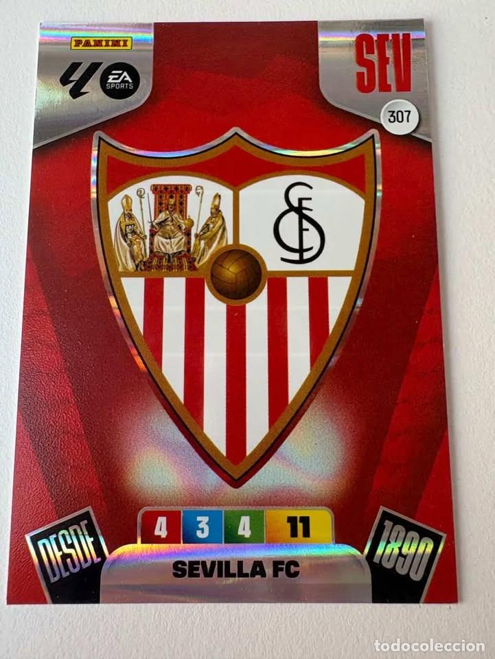Coleccionismo deportivo: Escudo Sevilla 307 Adrenalyn 2025-26