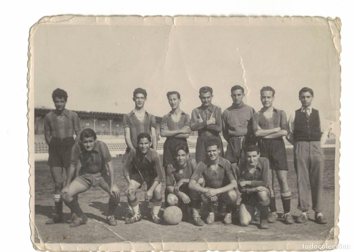 Coleccionismo deportivo: Fotograf&iacute;a equipo de f&uacute;tbol a&ntilde;os 40‑50 original vintage 8&times;11 cm Foto Estudio Par&iacute;s Castell&oacute;n