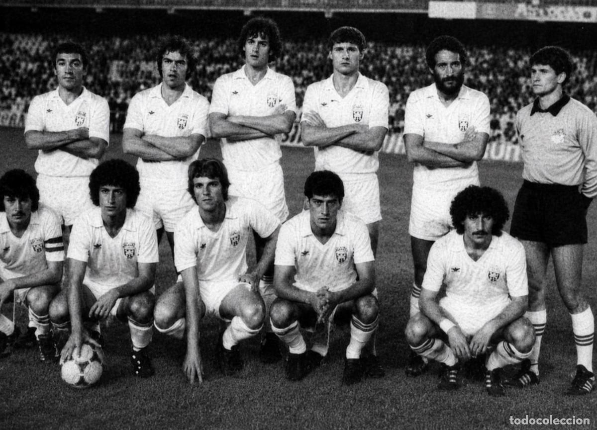 Coleccionismo deportivo: VALENCIA C.F. ALINEACI&Oacute;N TROFEO NARANJA 1981 EN MESTALLA VS HUNGR&Iacute;A. FOTO