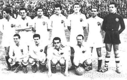 Coleccionismo deportivo: VALENCIA C.F. ALINEACI&Oacute;N PARTIDO C. GENERAL&Iacute;SIMO 1940-1941 EN BALA&Iacute;DOS VS CELTA V. FOTO