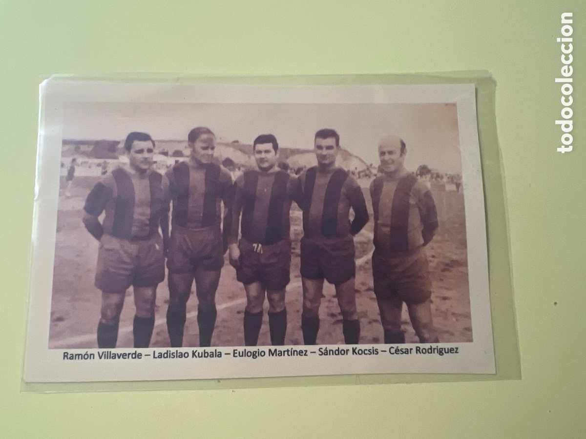 Coleccionismo deportivo: A383. FOTOGRAF&Iacute;A DEL F.C.BARCELONA- VILLAVERDE KUBALA KOCSIS CESAR