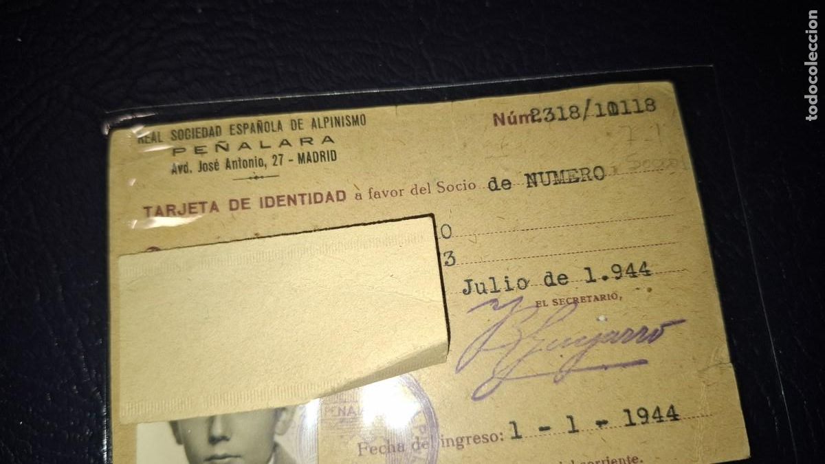 Coleccionismo deportivo: Carnet, real sociedad espa&ntilde;ola de alpinismo. Pe&ntilde;alara. 1944. Foto