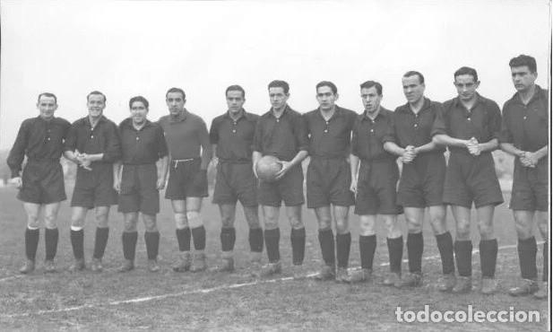 Sports collectibles: AT. OSASUNA. ALINEACI&Oacute;N PARTIDO DE LIGA 1935-1936 EN SAN JU&Aacute;N VS EL SEVILLA. FOTO