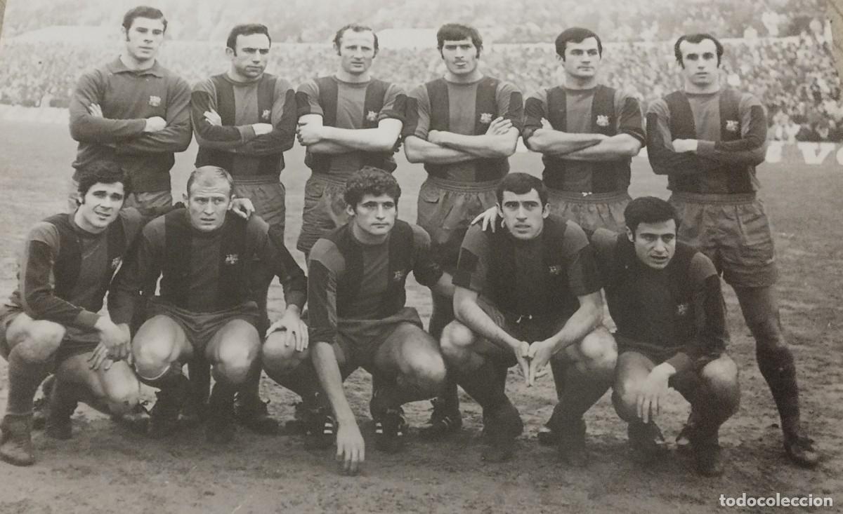 Coleccionismo deportivo: F.C. BARCELONA. ALINEACI&Oacute;N PARTIDO DE LIGA 1970-1971 EN LA ROMAREDA VS EL ZARAGOZA. FOTO