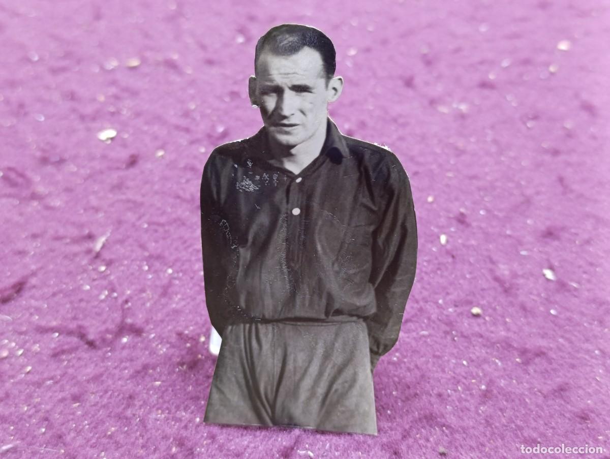 Collectionnisme sportif: 1934, Foto de Archivo, Retrato Troquelado Original, Urdiruz II, Osasuna, con sellos al dorso.