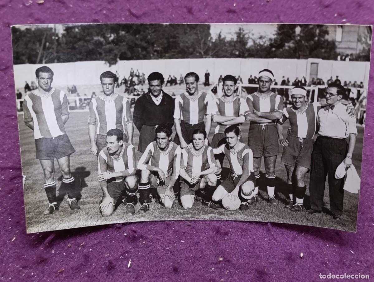 Coleccionismo deportivo: 1935, Antigua fotograf&iacute;a de F&uacute;tbol, de Archivo, Equipo Nacional, Fot. Videa, con sellos al dorso