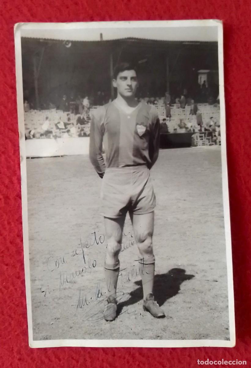 Coleccionismo deportivo: ANTIGUA FOTO FOTOGRAF&Iacute;A DE F&Uacute;TBOLISTA F&Uacute;TBOL LEVANTE ? ZONA VALENCIA ? FIRMA DE &iquest; M. DE LA FUENTE ?.