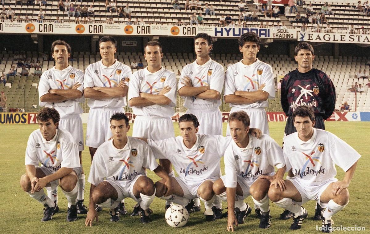 Coleccionismo deportivo: VALENCIA C.F. ALINEACI&Oacute;N TROFEO NARANJA 1983 EN MESTALLA VS FEYENOORD. FOTO