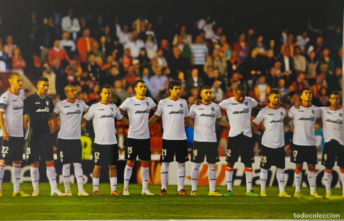 Coleccionismo deportivo: VALENCIA C.F. ALINEACI&Oacute;N PARTIDO EUROPA LEAGUE 2013-2014 EN MESTALLA VS BATE B. FOTO