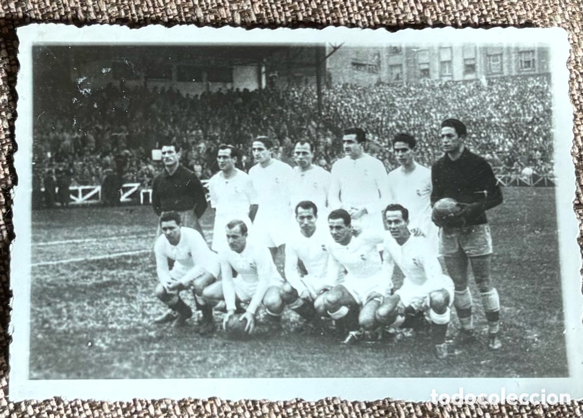 Coleccionismo deportivo: Antigua fotograf&iacute;a equipo Real Madrid de f&uacute;tbol. Creo que del 1951-52