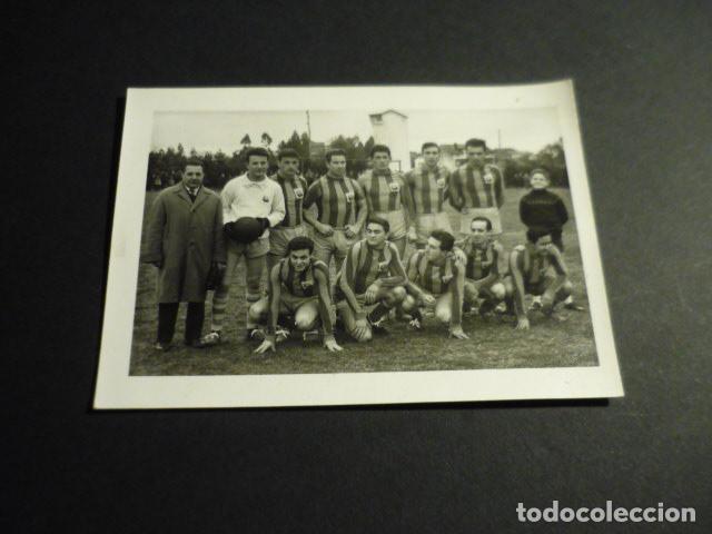 Coleccionismo deportivo: MUROS DE NALON ASTURIAS EQUIPO DE FUTBOL ANTIGUA FOTOGRAFIA FOTO MIGUEL FOTOGRAFO 7,5 X 10,5 CM